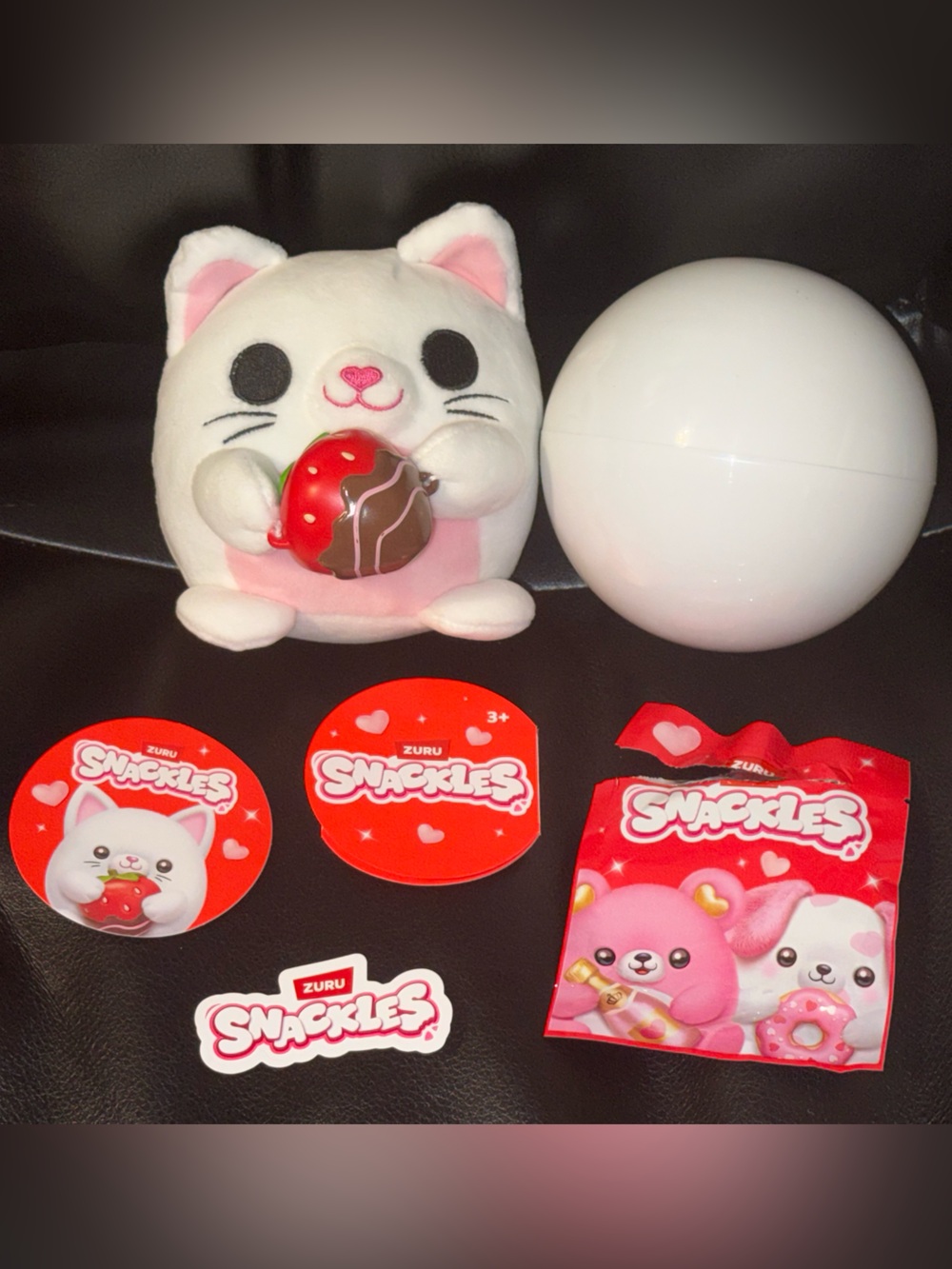Zuru Snackles 5” Cat with Strawberry